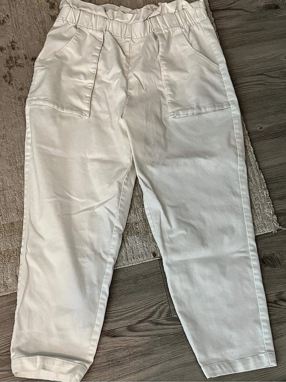 BCBG Generation Women's White Ankle Pants Size Medium Like New
